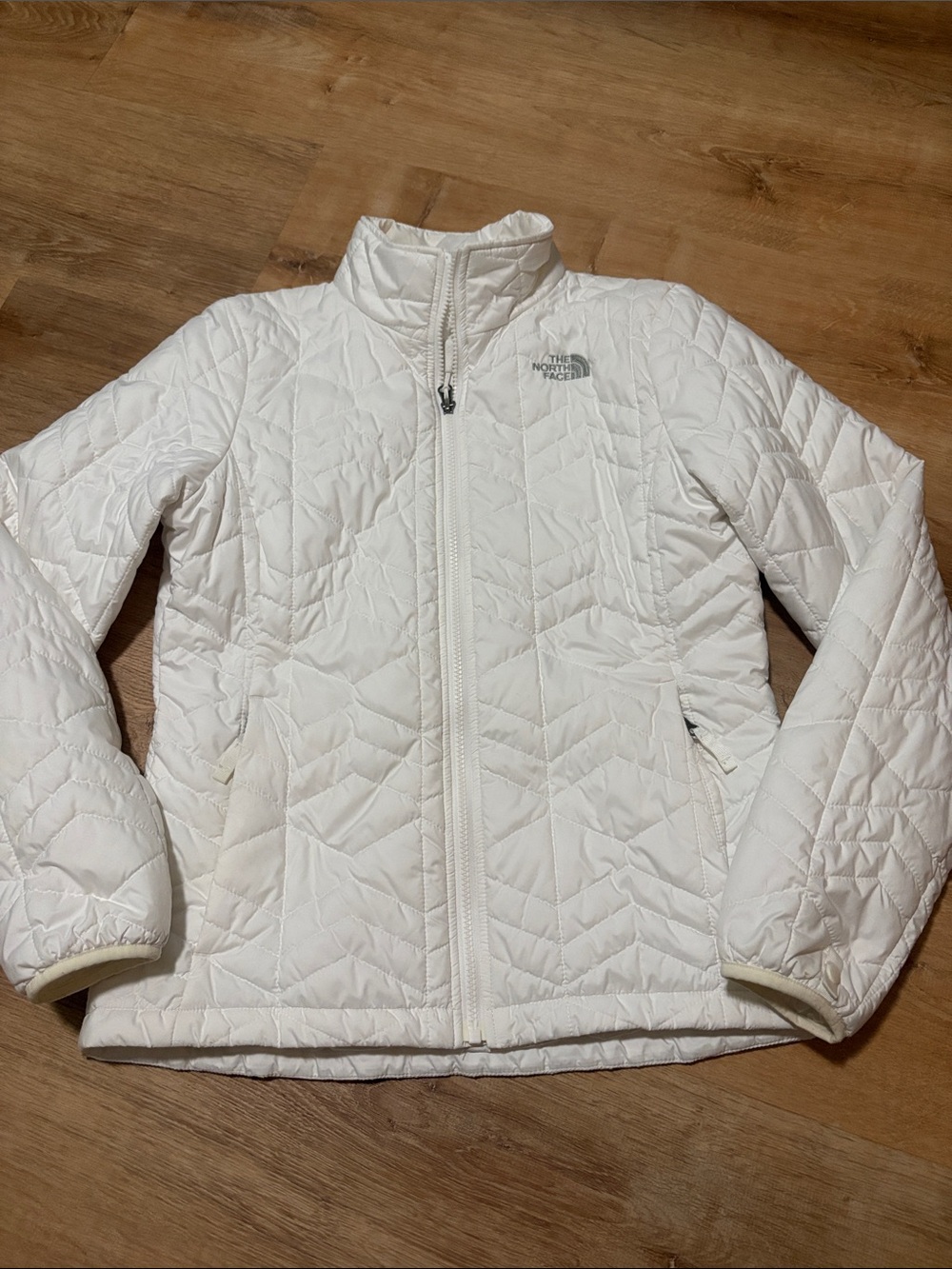 The North Face Women’s White Quilted Insulated Puffer Jacket Medium